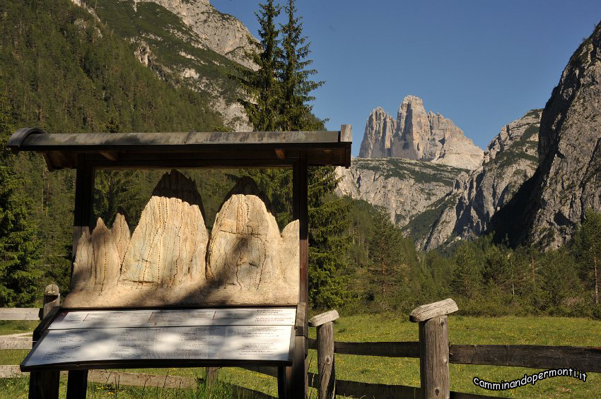 004 Le Tre Cime di Lavaredo viste dalla Val di Landro.JPG